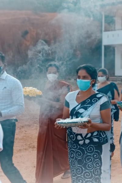 Photo 6098179890860896988 Y 1